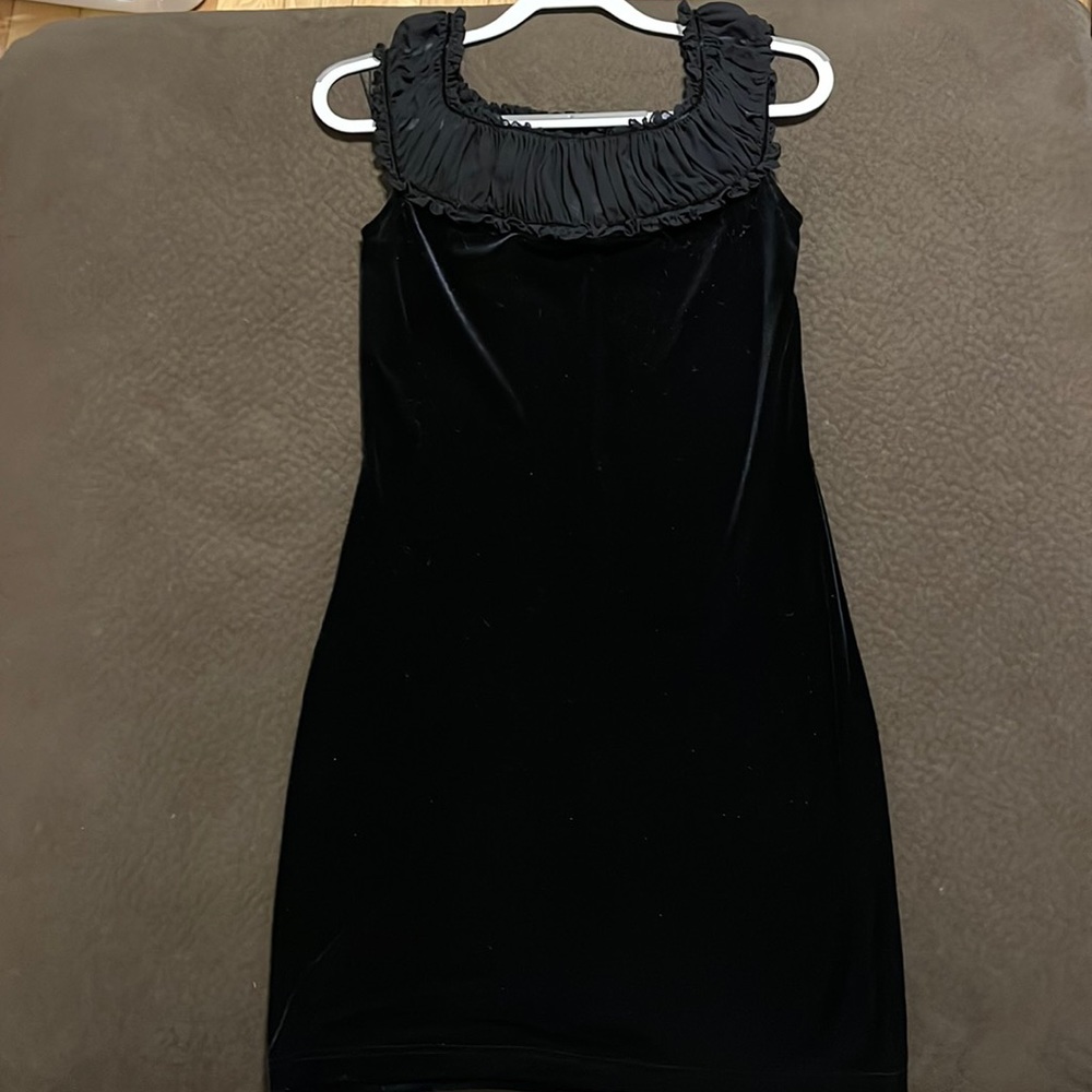 Muse size 6 velvet dress black